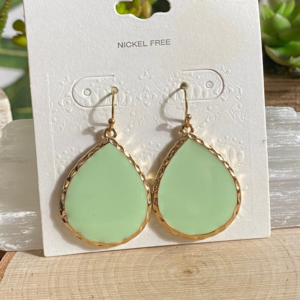 NWT Light Green Pear Earrings 🍃✨